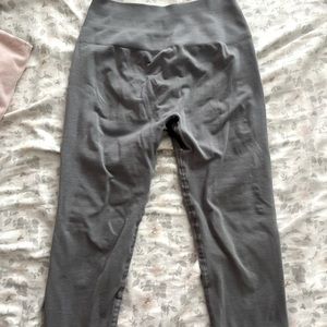 Alphalete Amplify leggings in Medium Grey